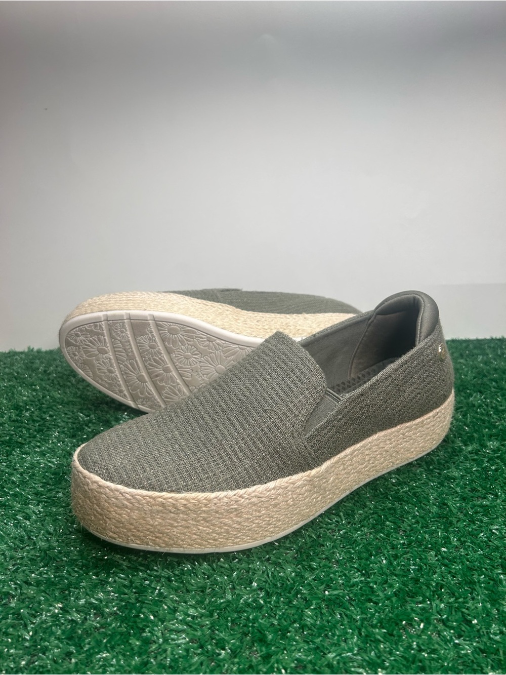 Martha Stewart x Skechers BOBS Olive Canvas Platform Espadrilles 8.5